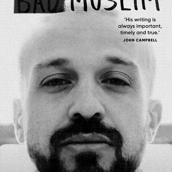 Book cover of 'How to Be a Bad Muslim' by Mohamed Hassan with a black and white photo of the author's face.